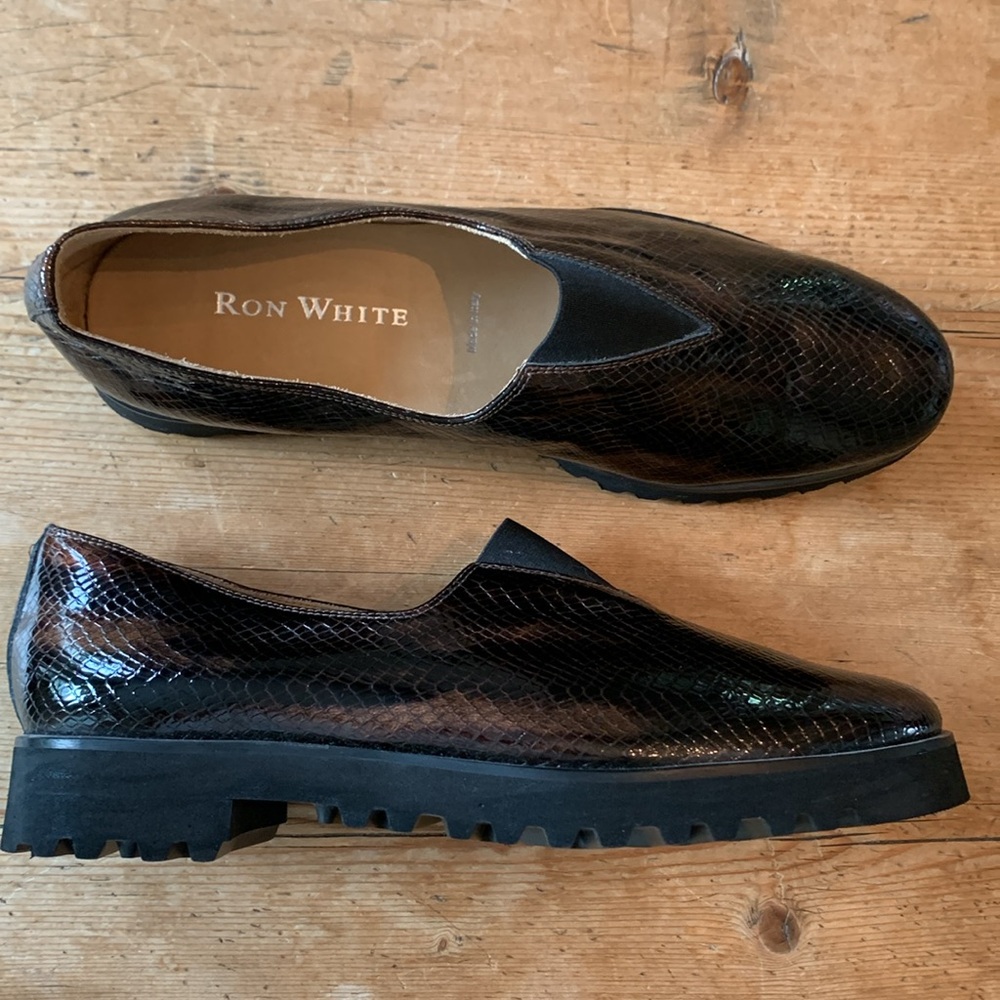 NWOT Ron White 10.5 Faux Snakeskin Patent leather Vibram sole slip on loafers